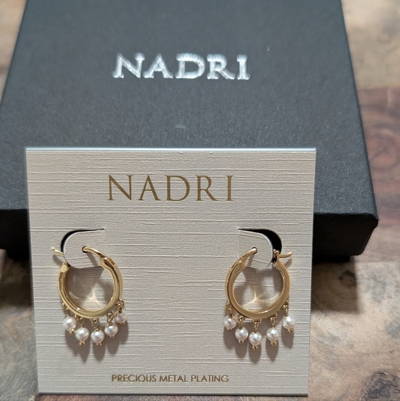 Nadri Ajoa Shaker Swarovski Pearl 18k Gold Plate Huggie Hoop Earrings New in Box - Picture 1 of 6
